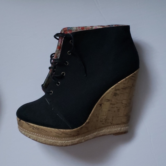 Wedge booties - Picture 2 of 3